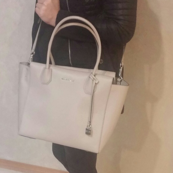 Michael Kors Mercer Tote - Picture 5 of 5